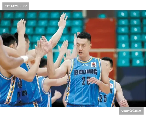 北京男篮排位赛险胜上海 翟晓川贡献17分15篮板大号两双